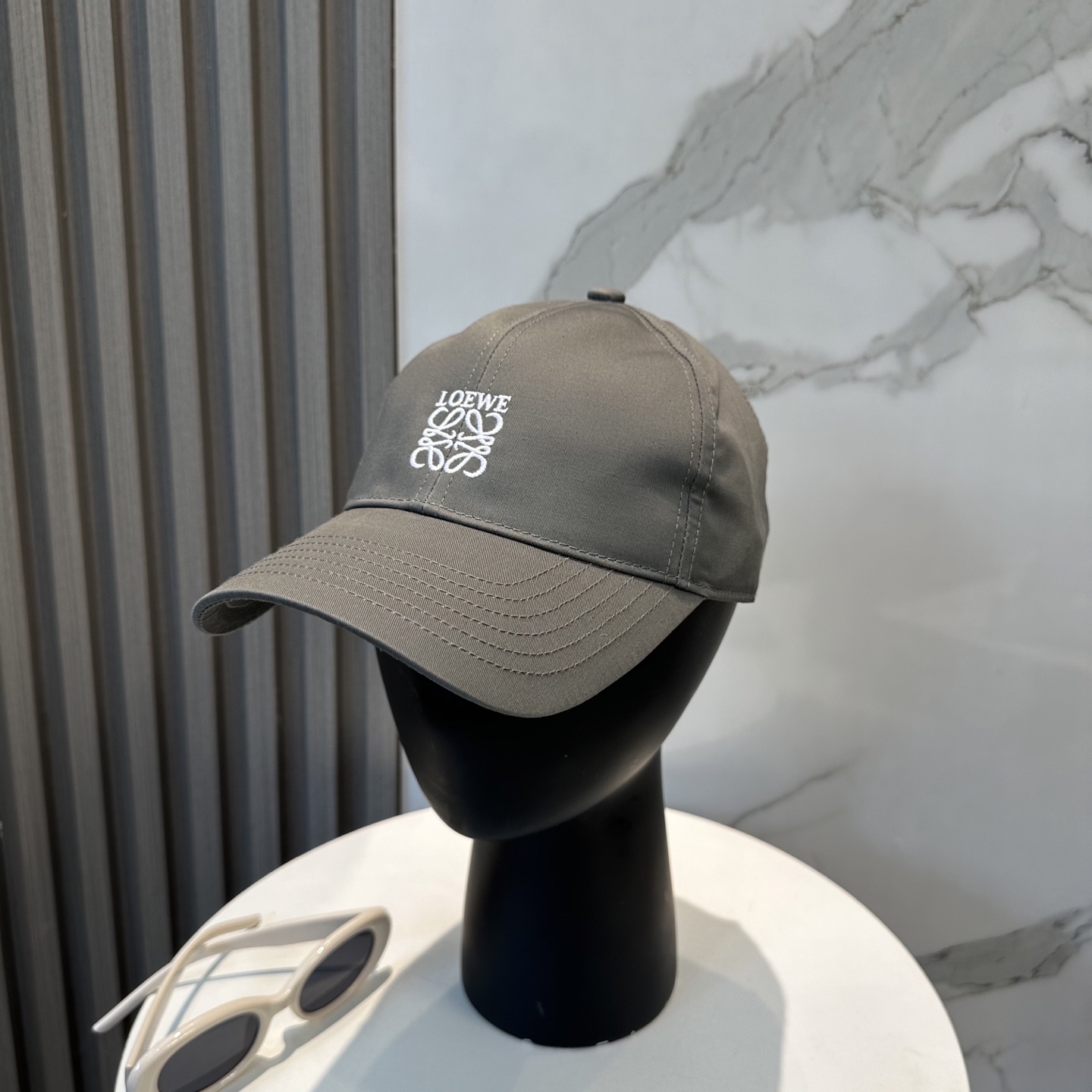 Loewe hat