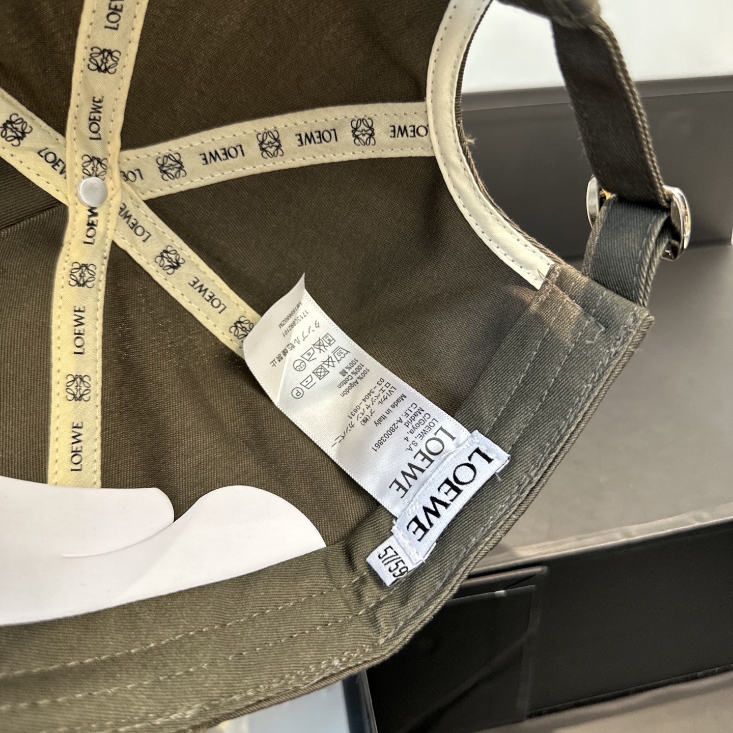 Loewe hat