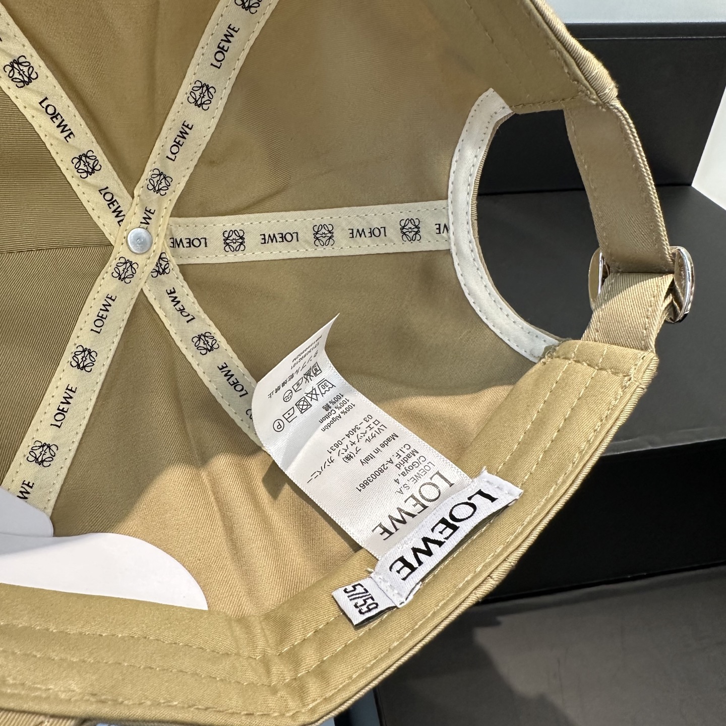 Loewe hat