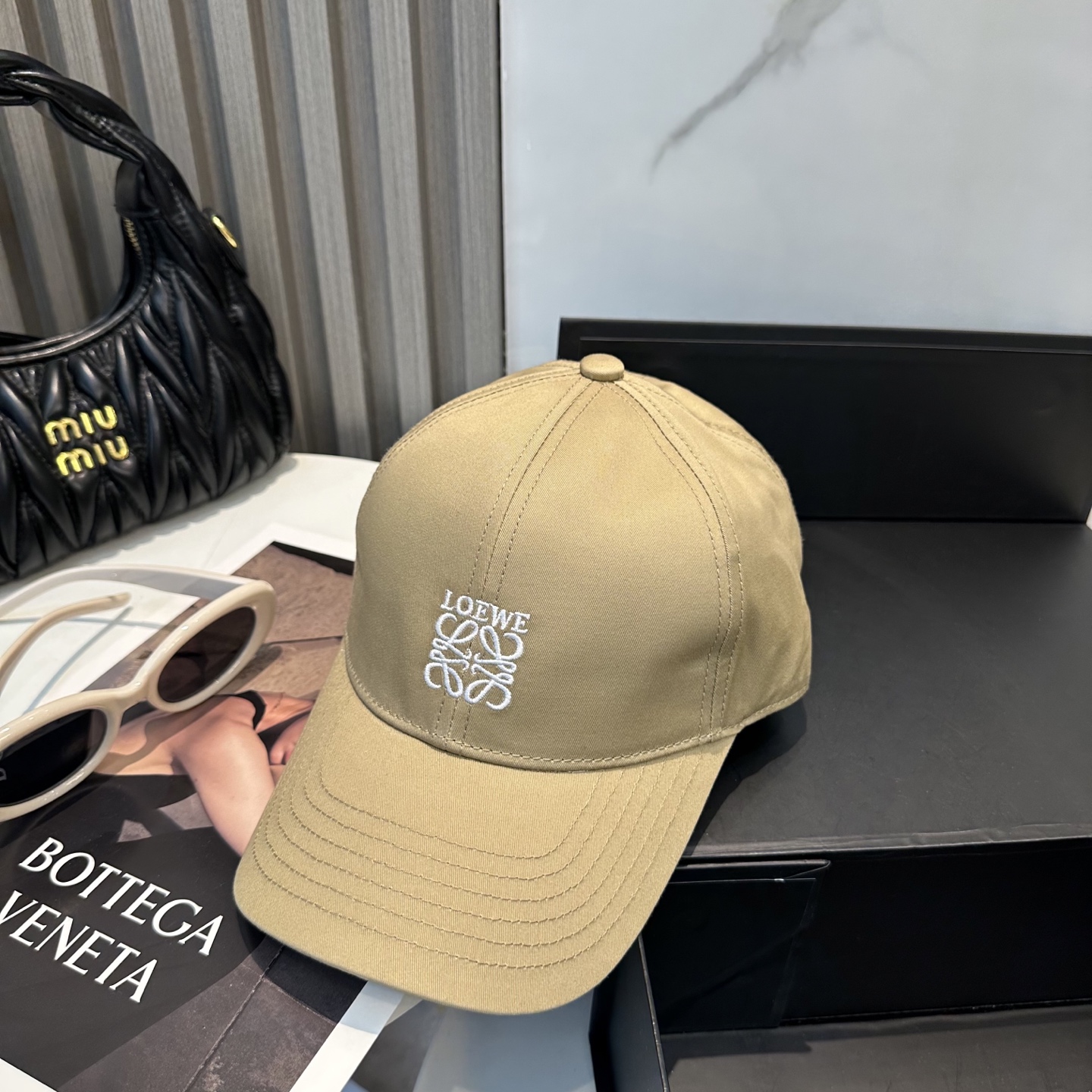 Loewe hat
