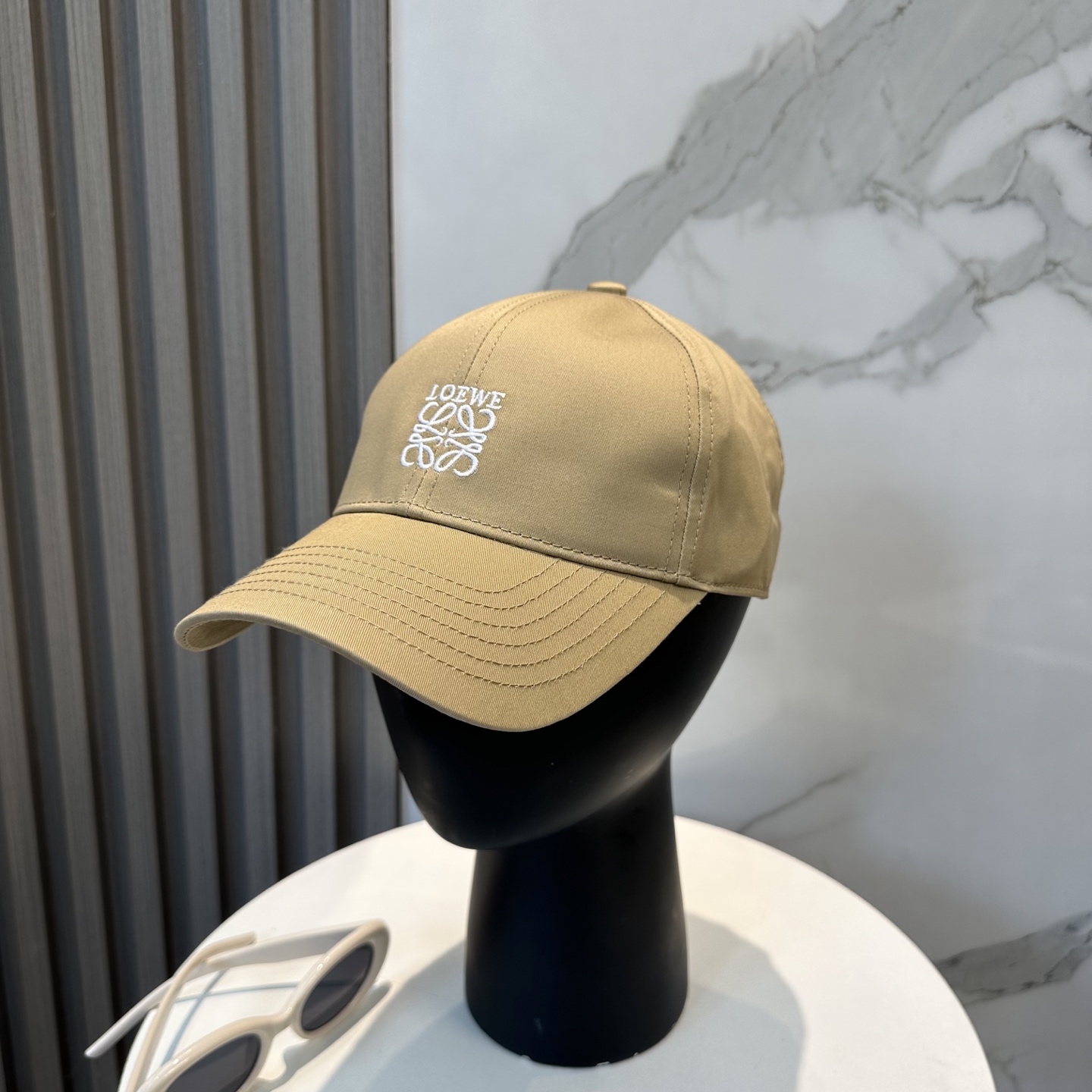 Loewe hat