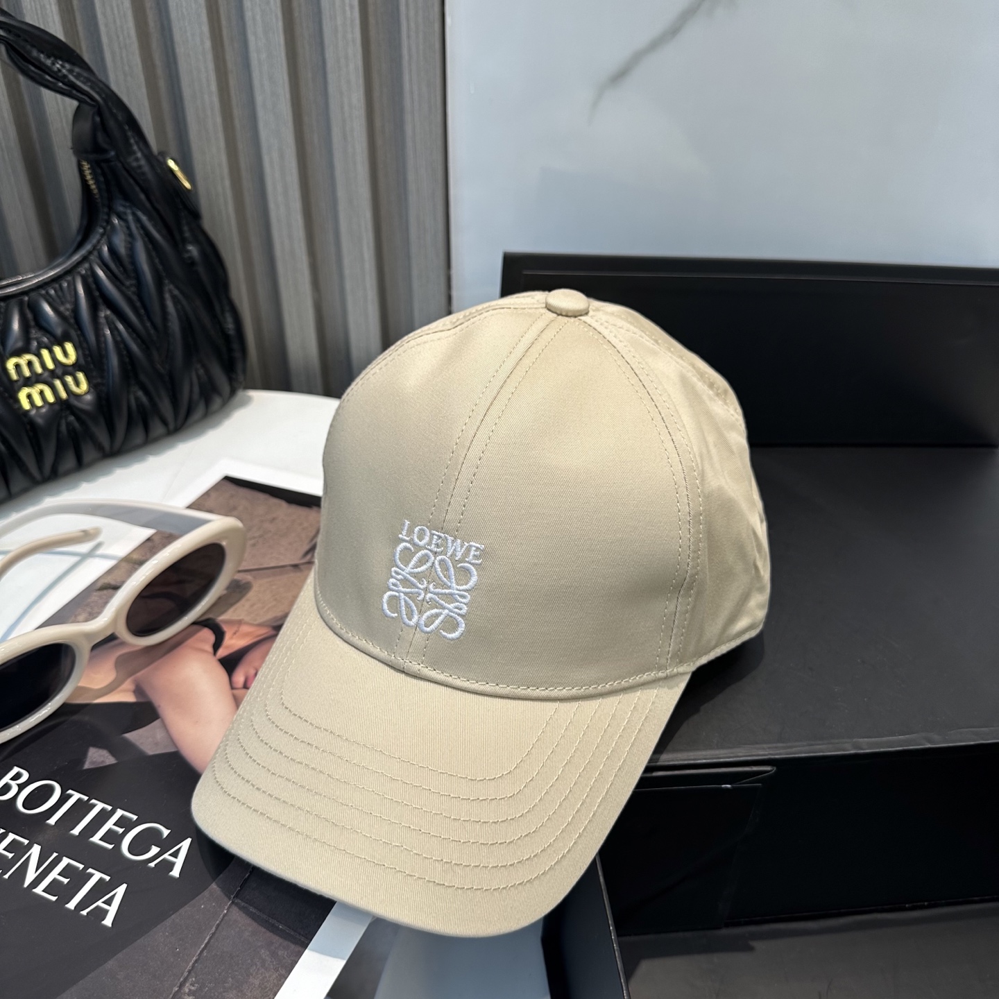 Loewe hat