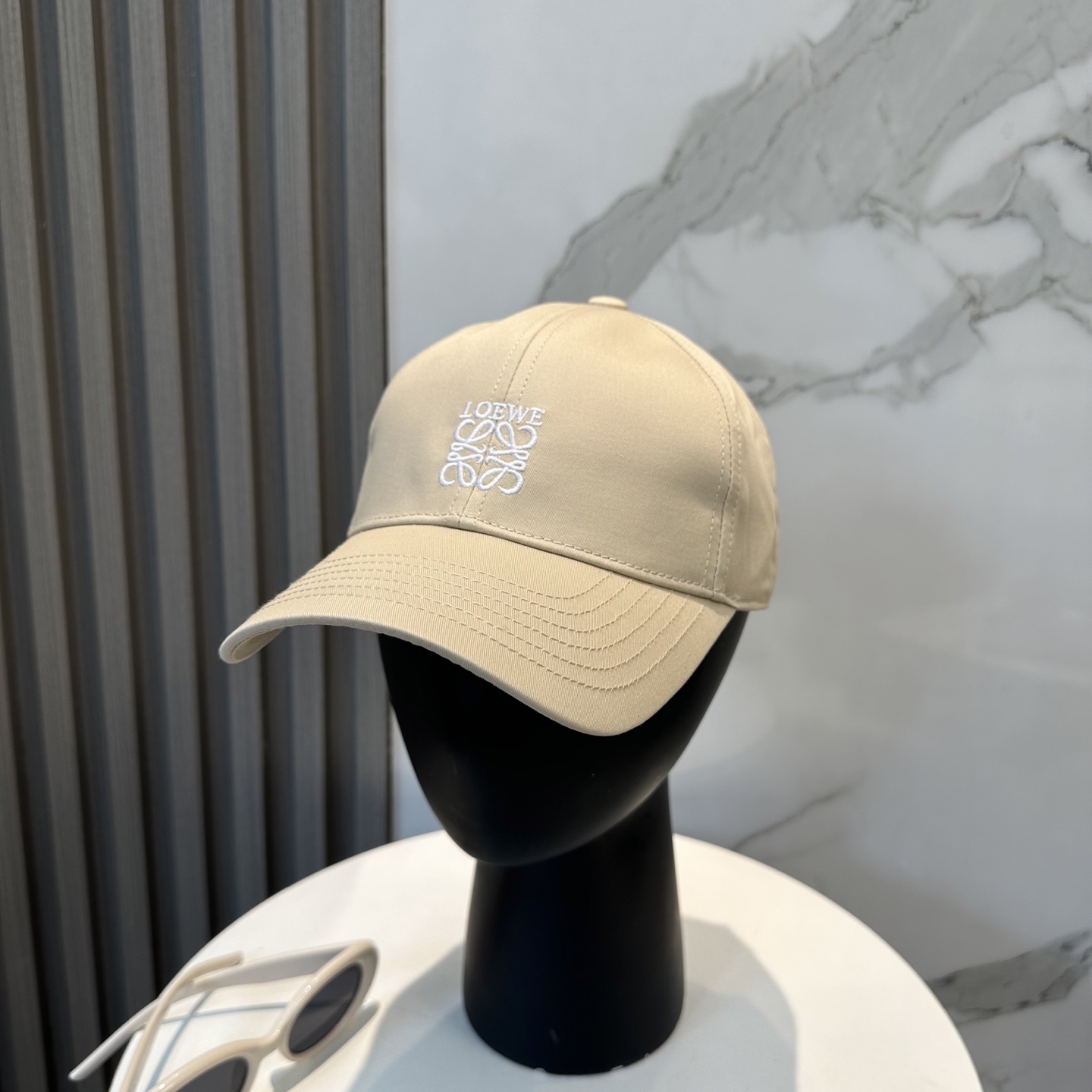 Loewe hat