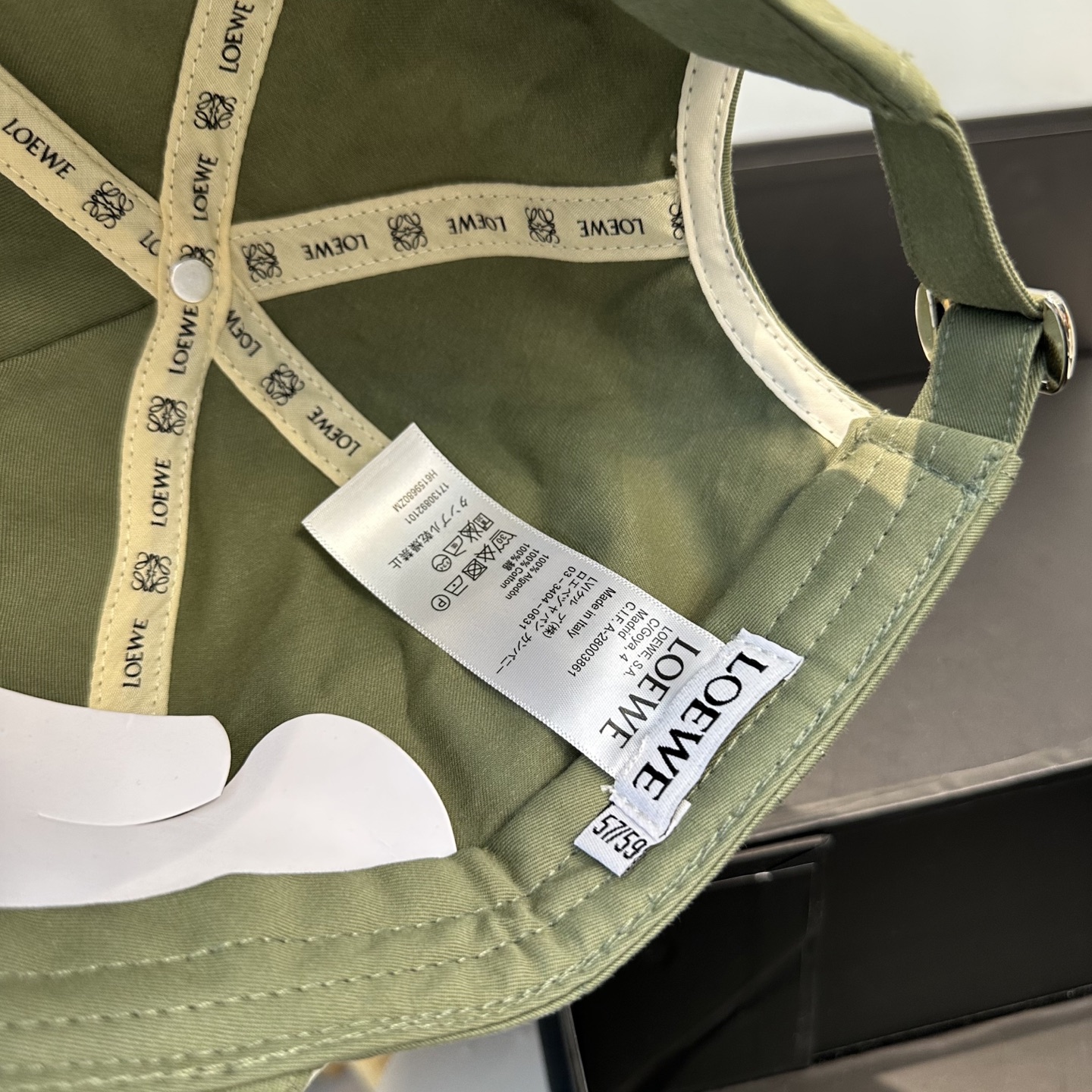 Loewe hat