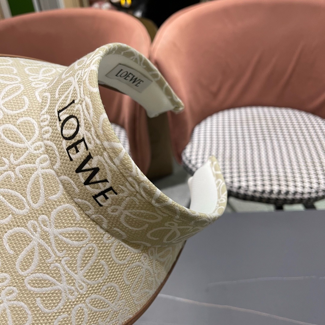 Loewe hat