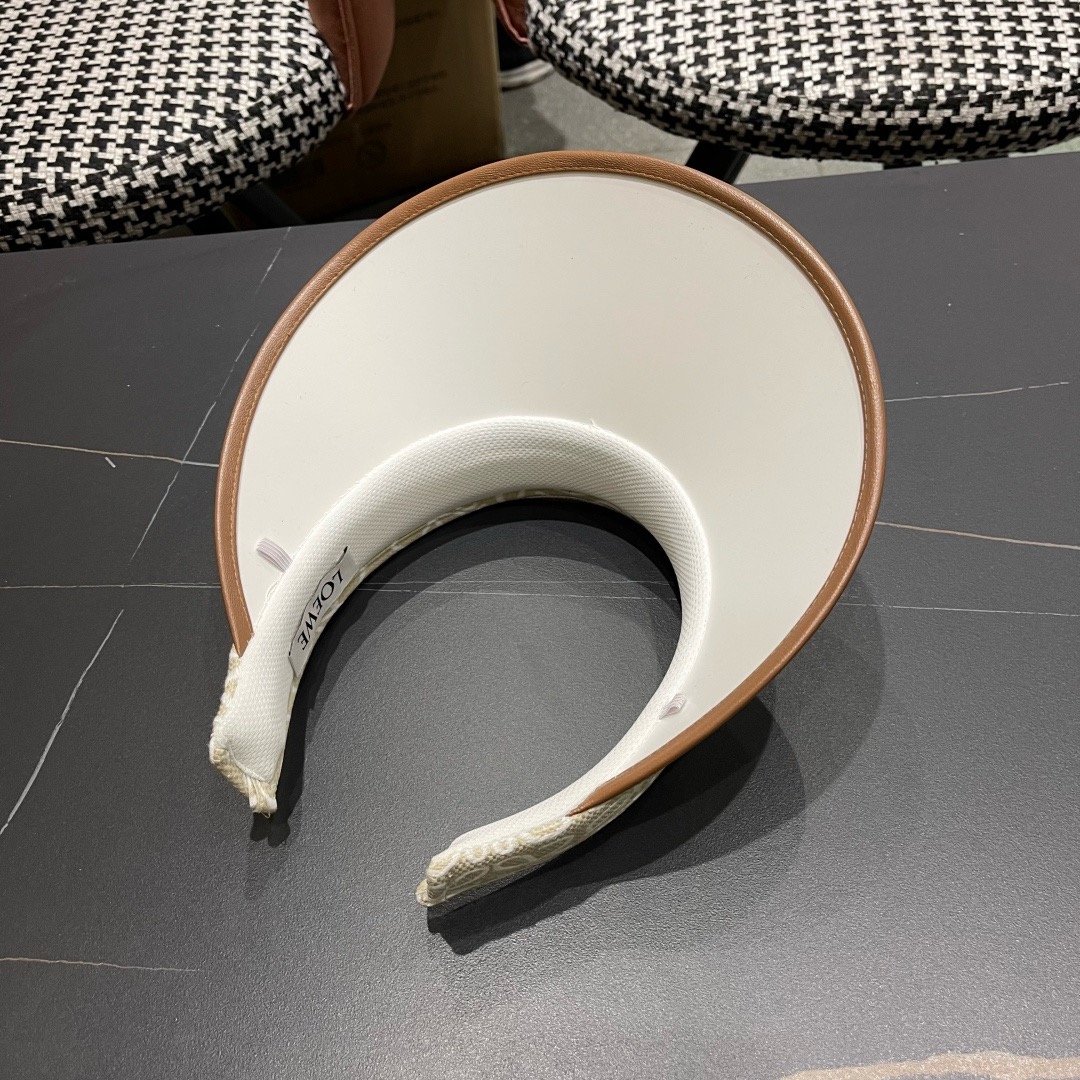 Loewe hat