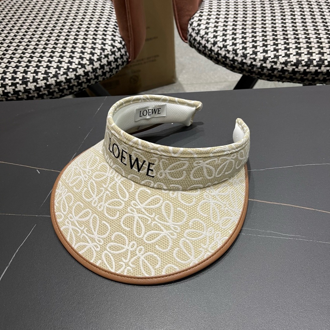 Loewe hat