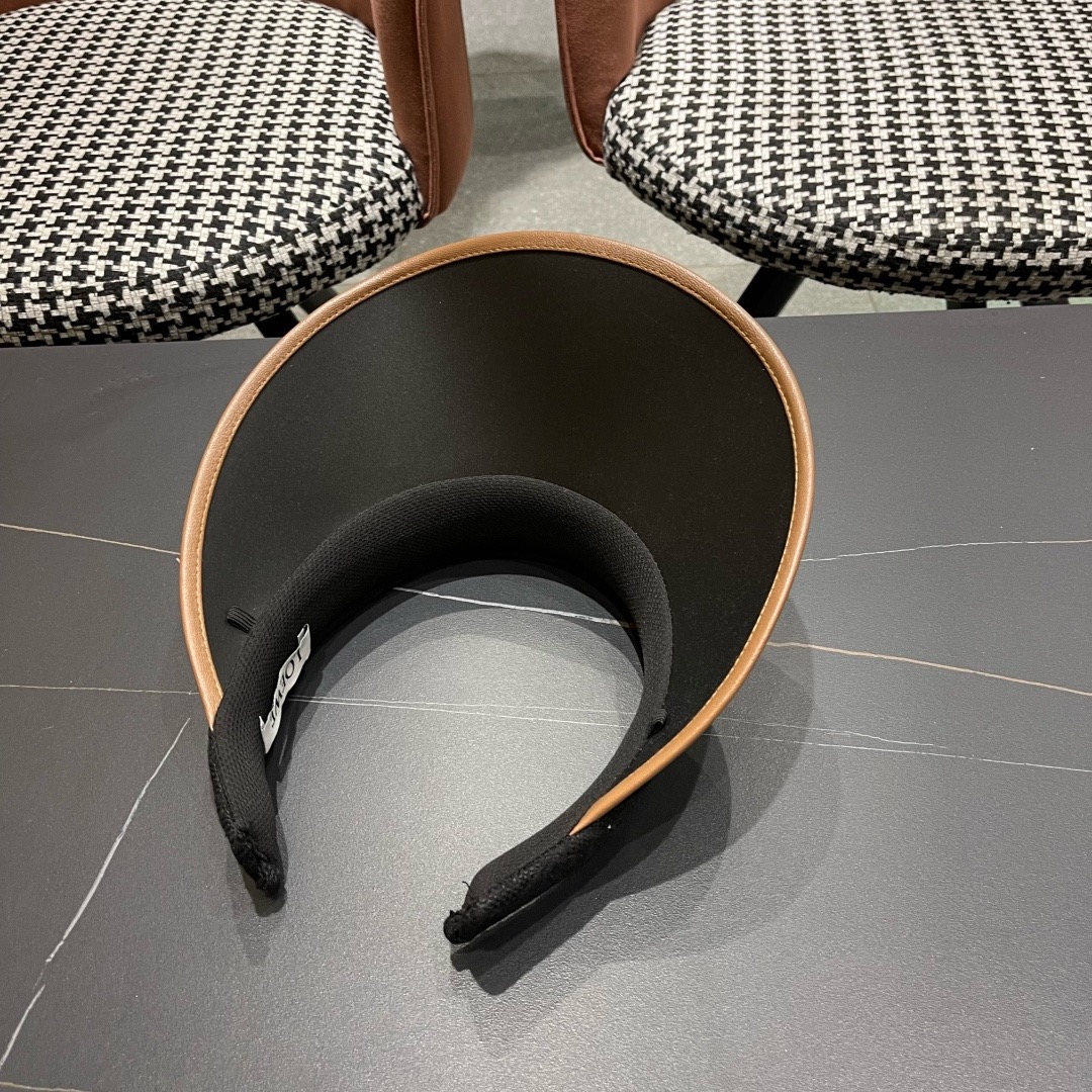 Loewe hat