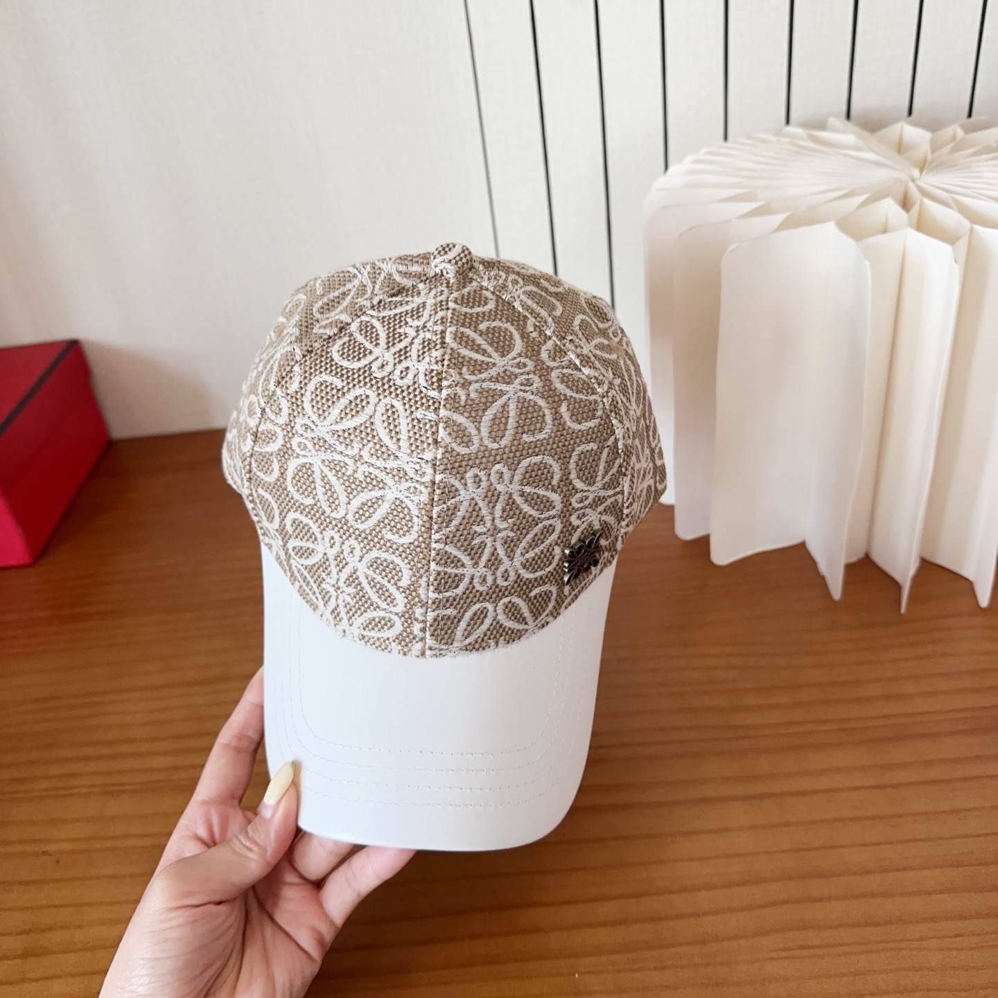Loewe hat