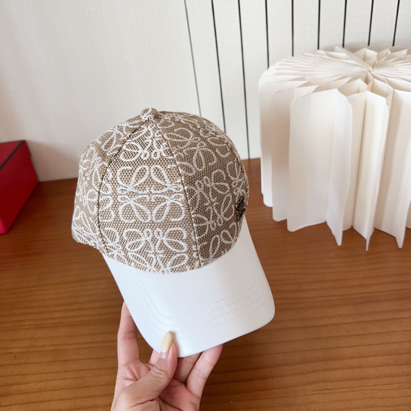 Loewe hat
