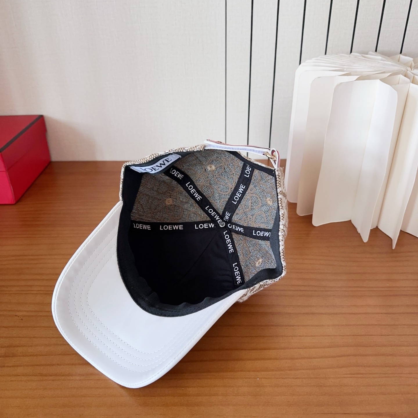Loewe hat