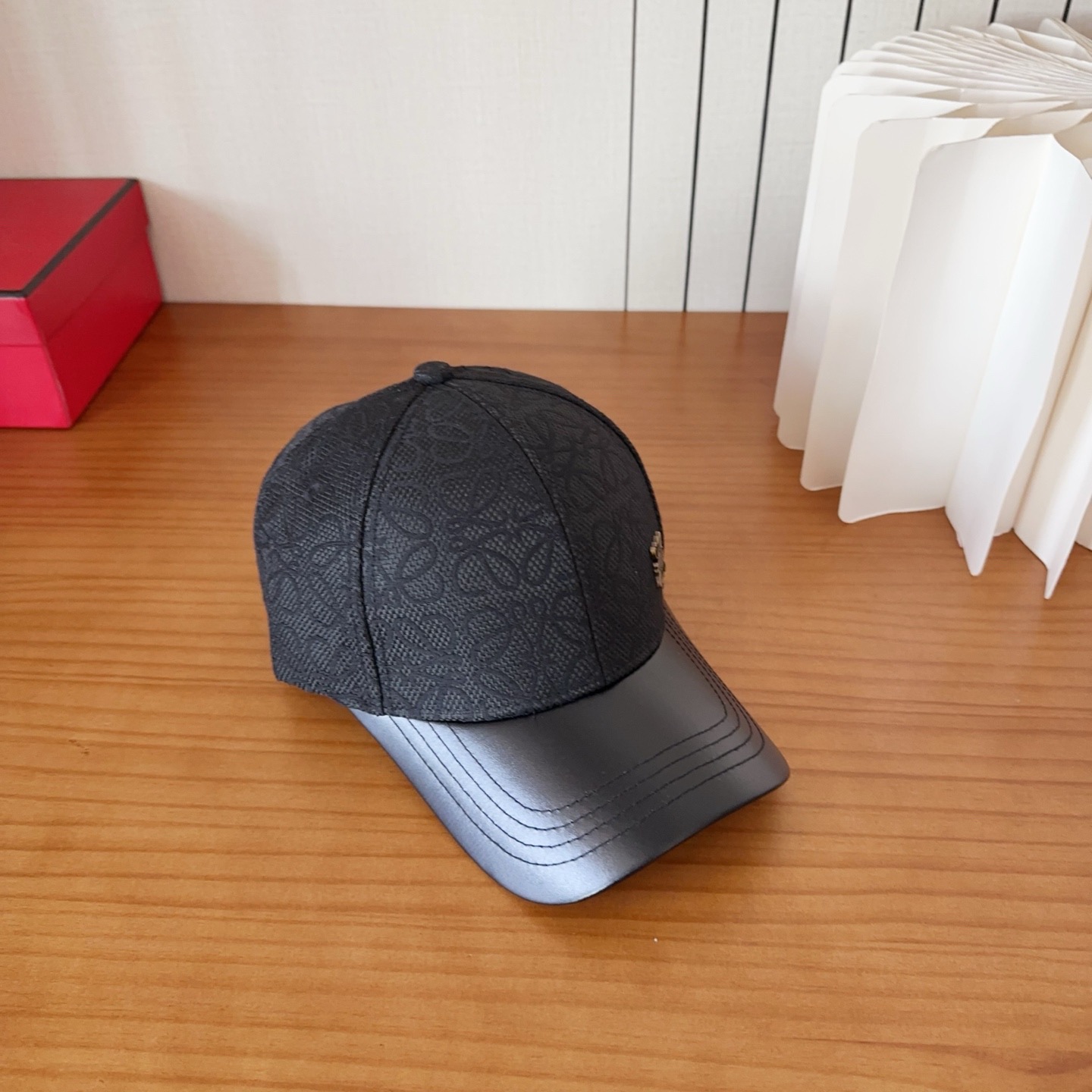 Loewe hat