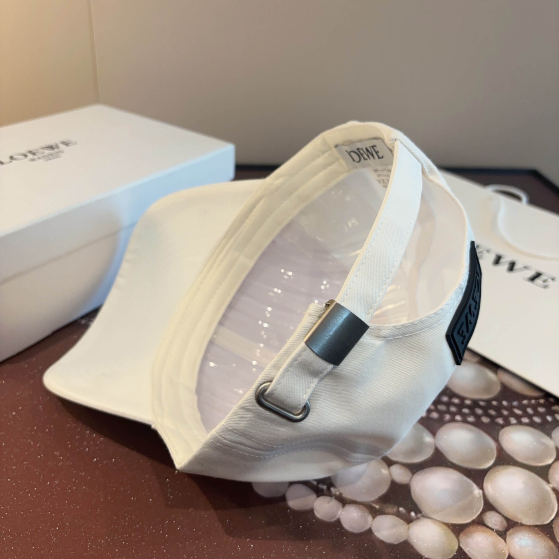 Loewe hat