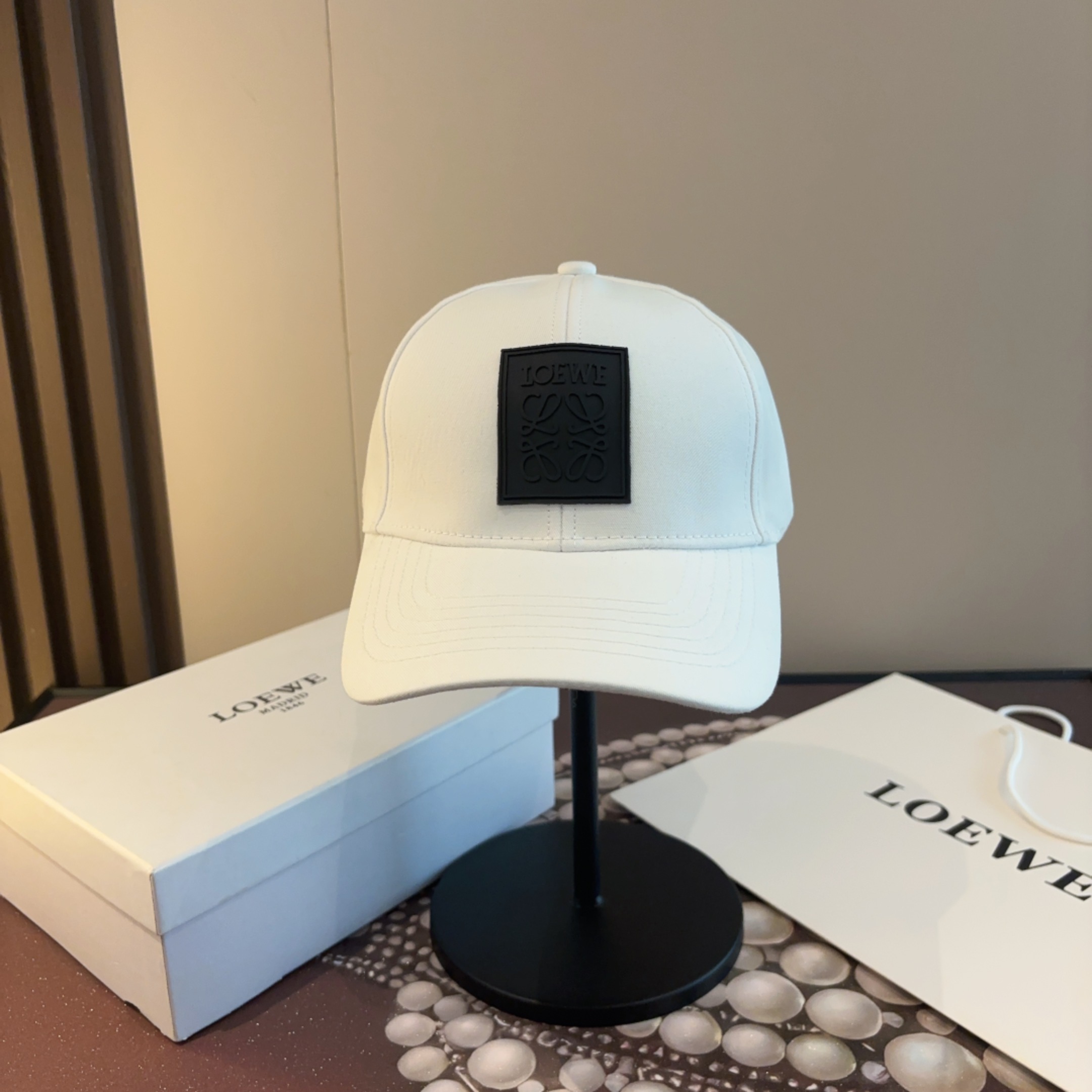 Loewe hat