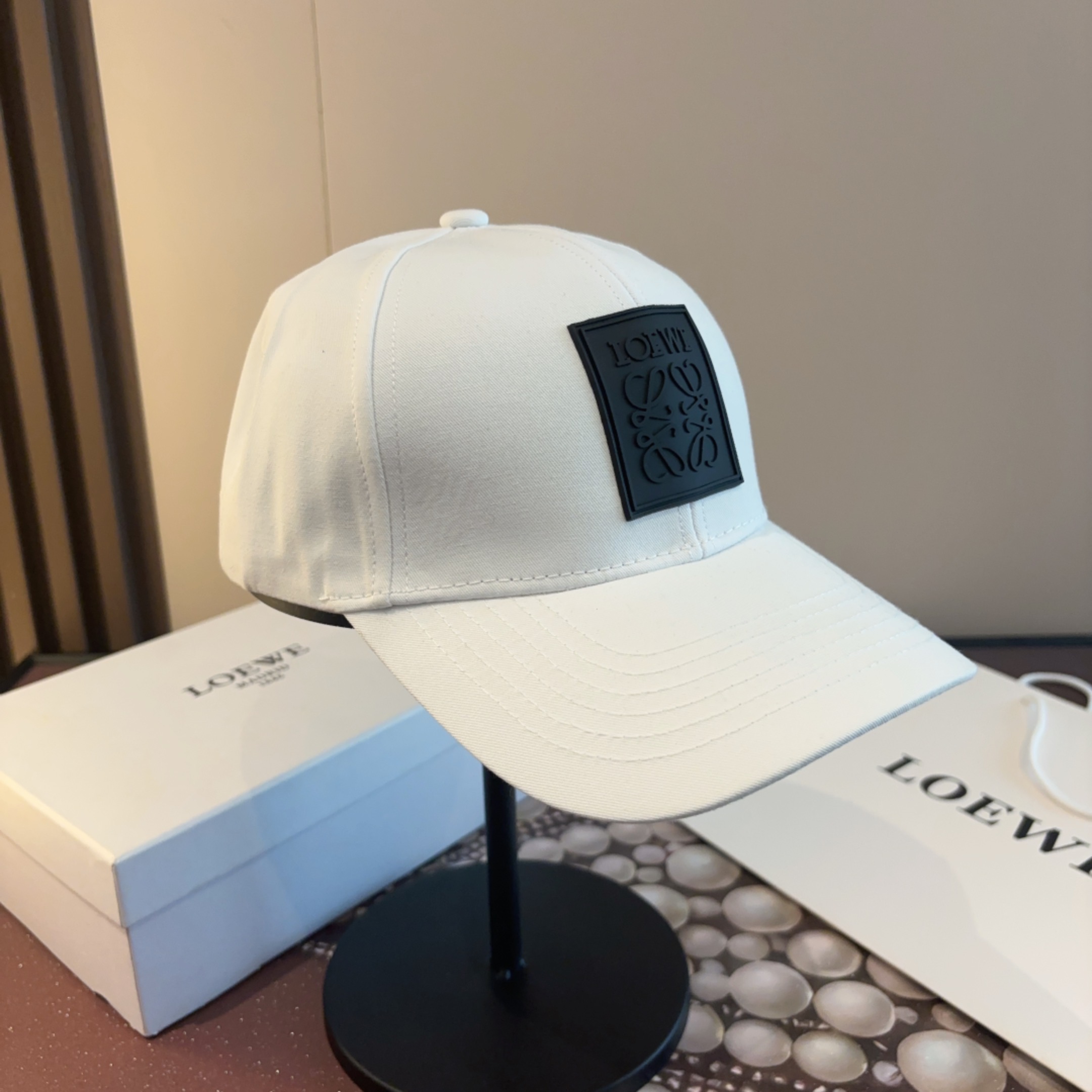 Loewe hat