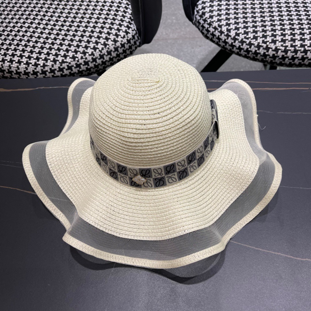 Loewe hat
