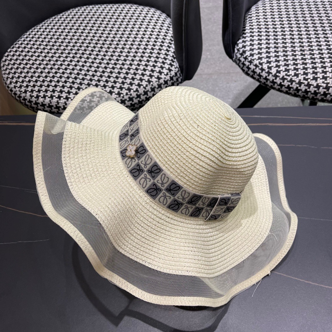 Loewe hat