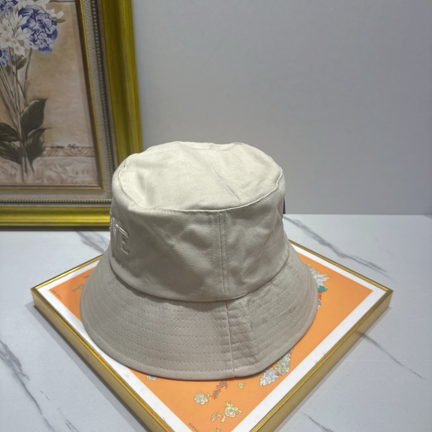 Loewe hat