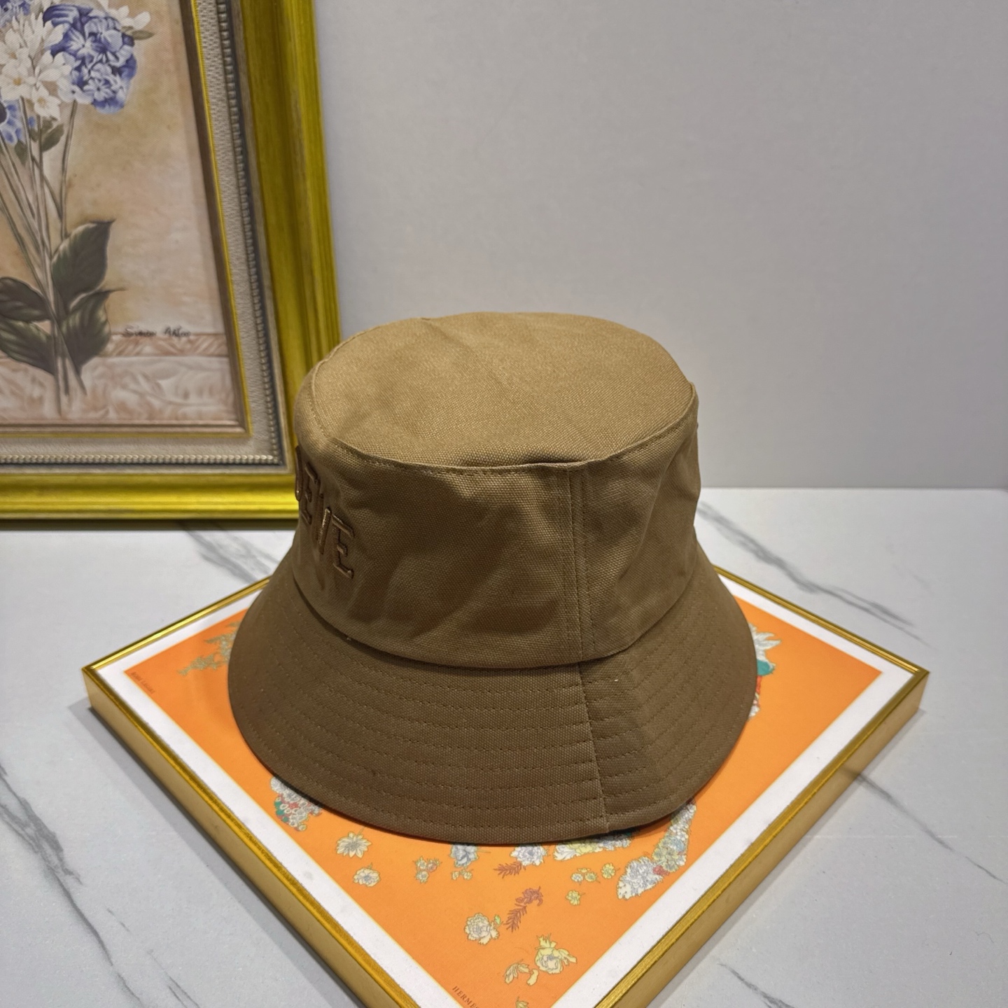 Loewe hat