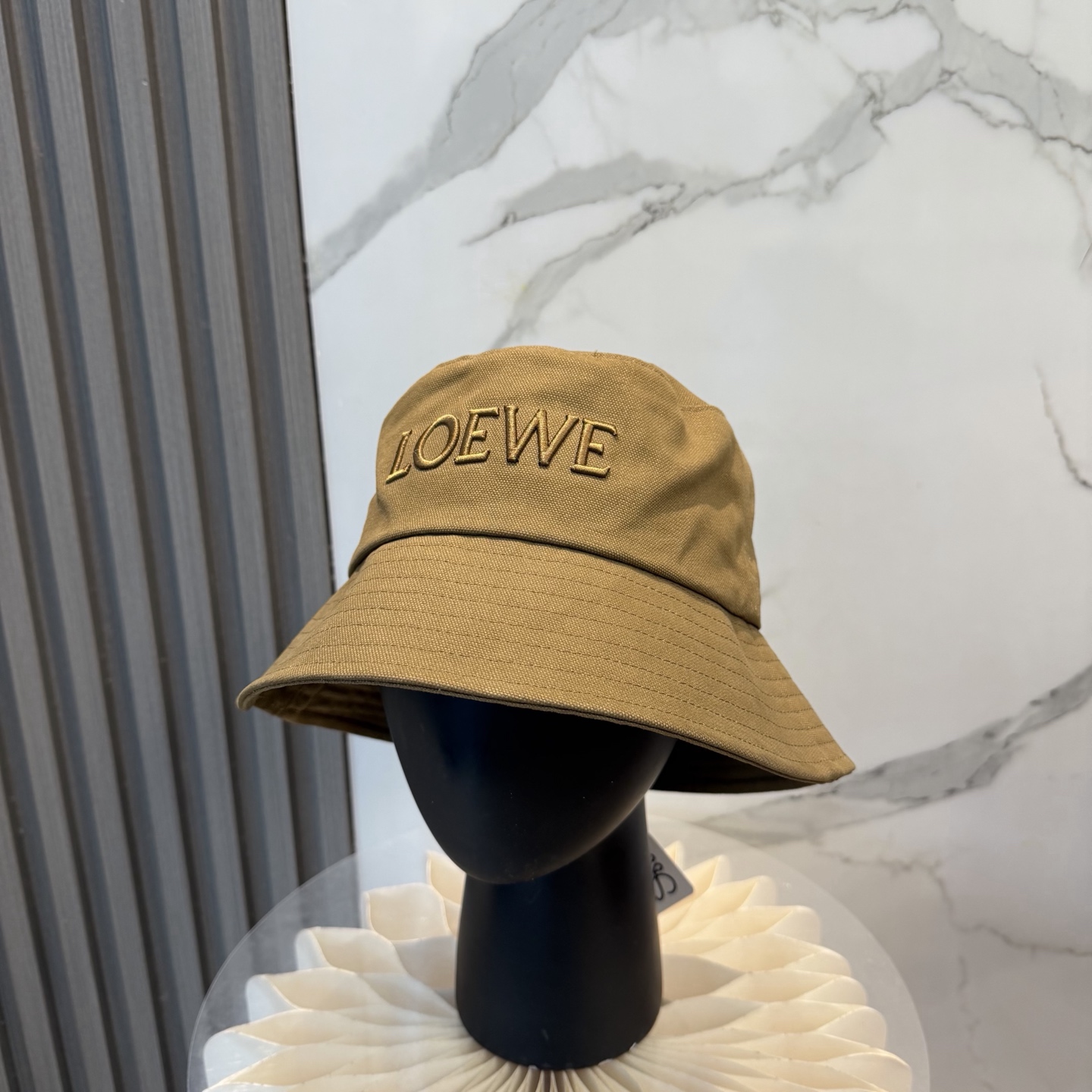 Loewe hat