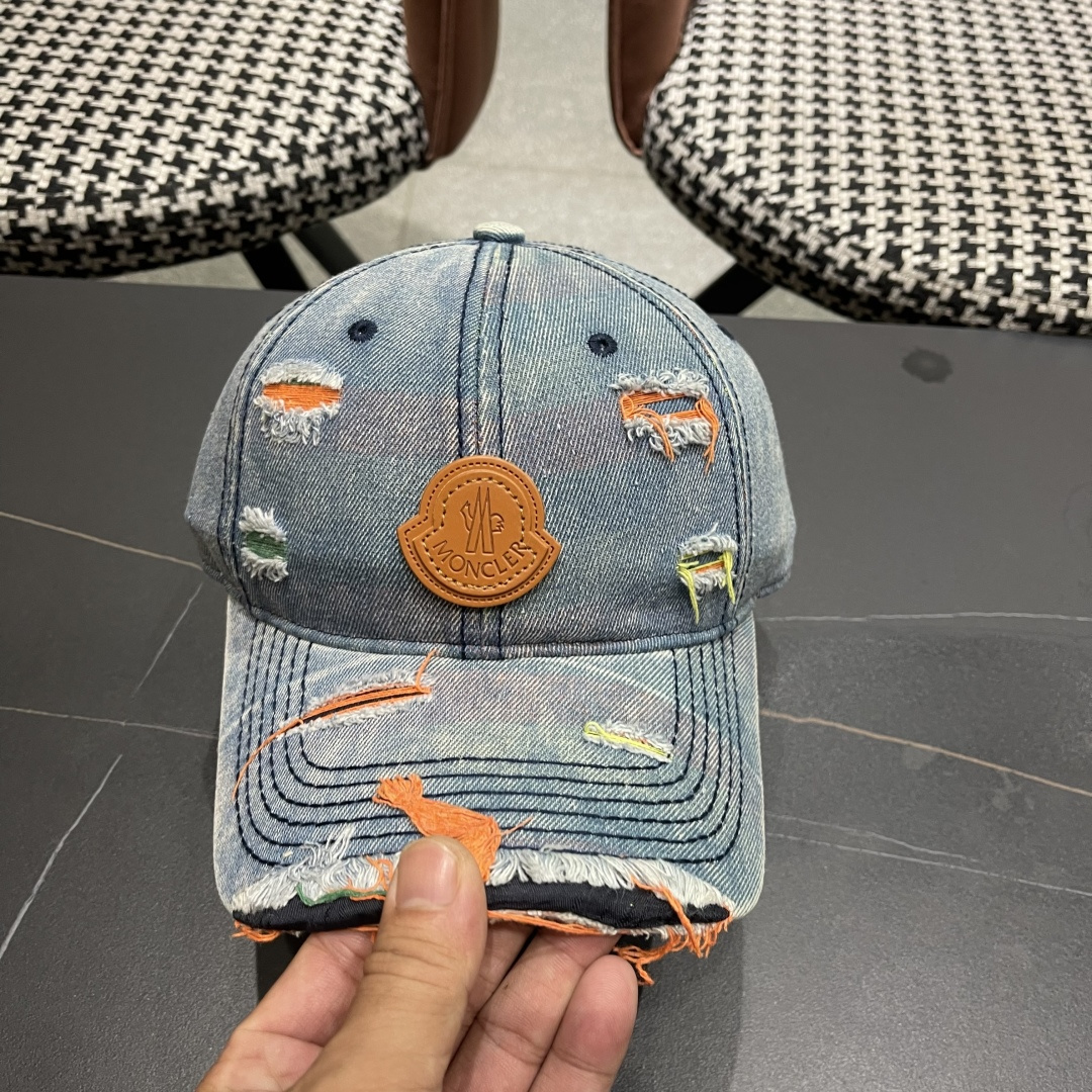 Moncler hat