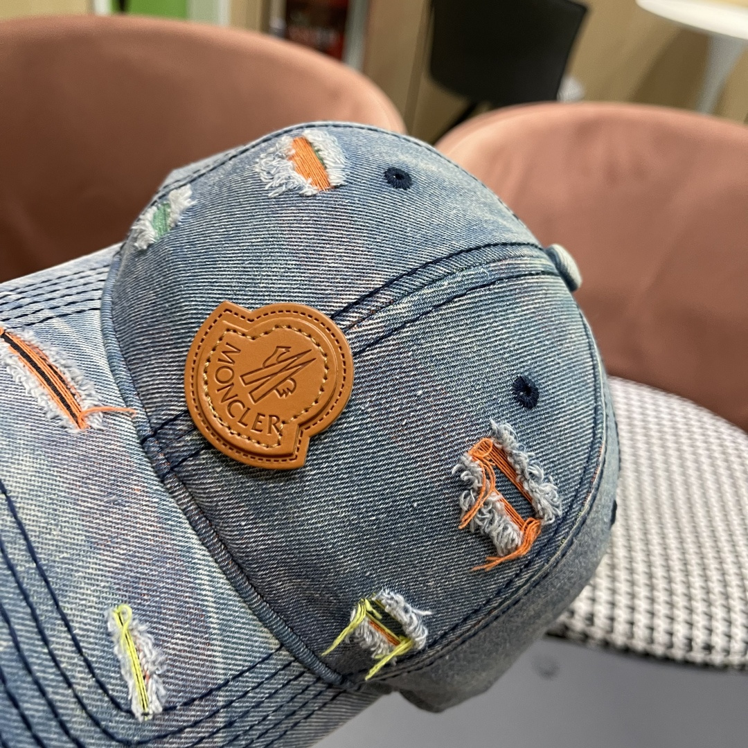 Moncler hat
