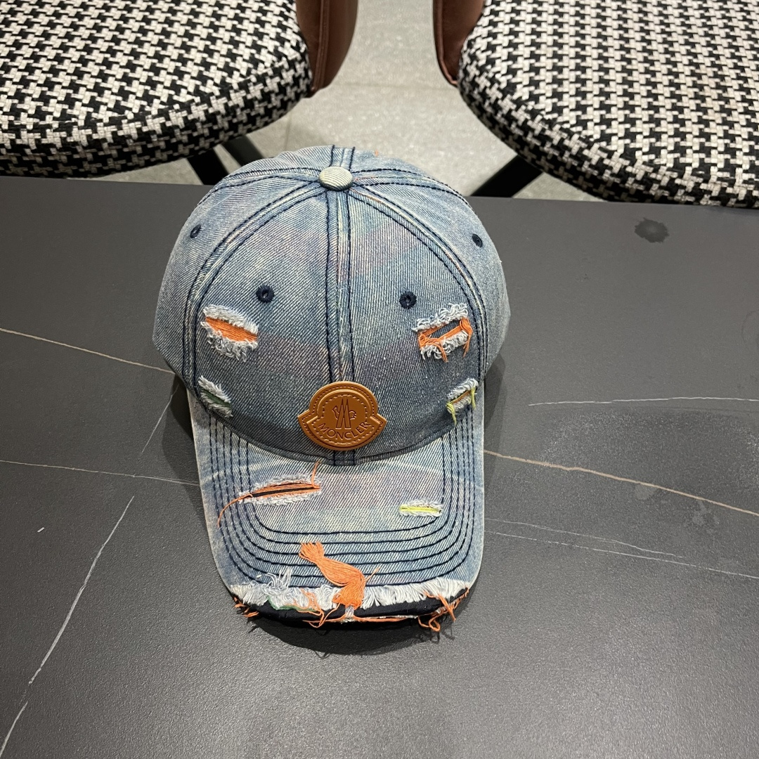 Moncler hat