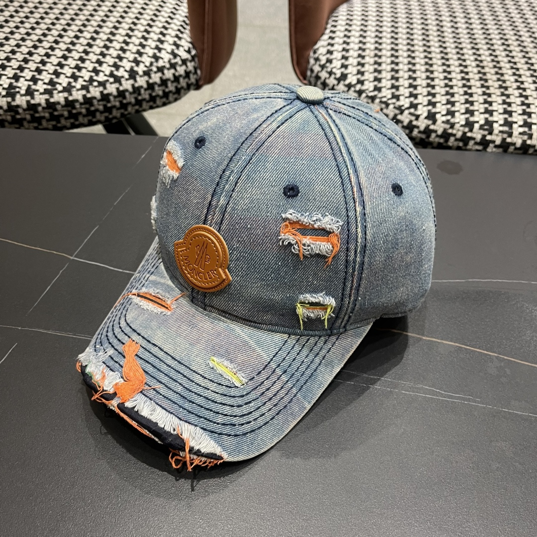 Moncler hat