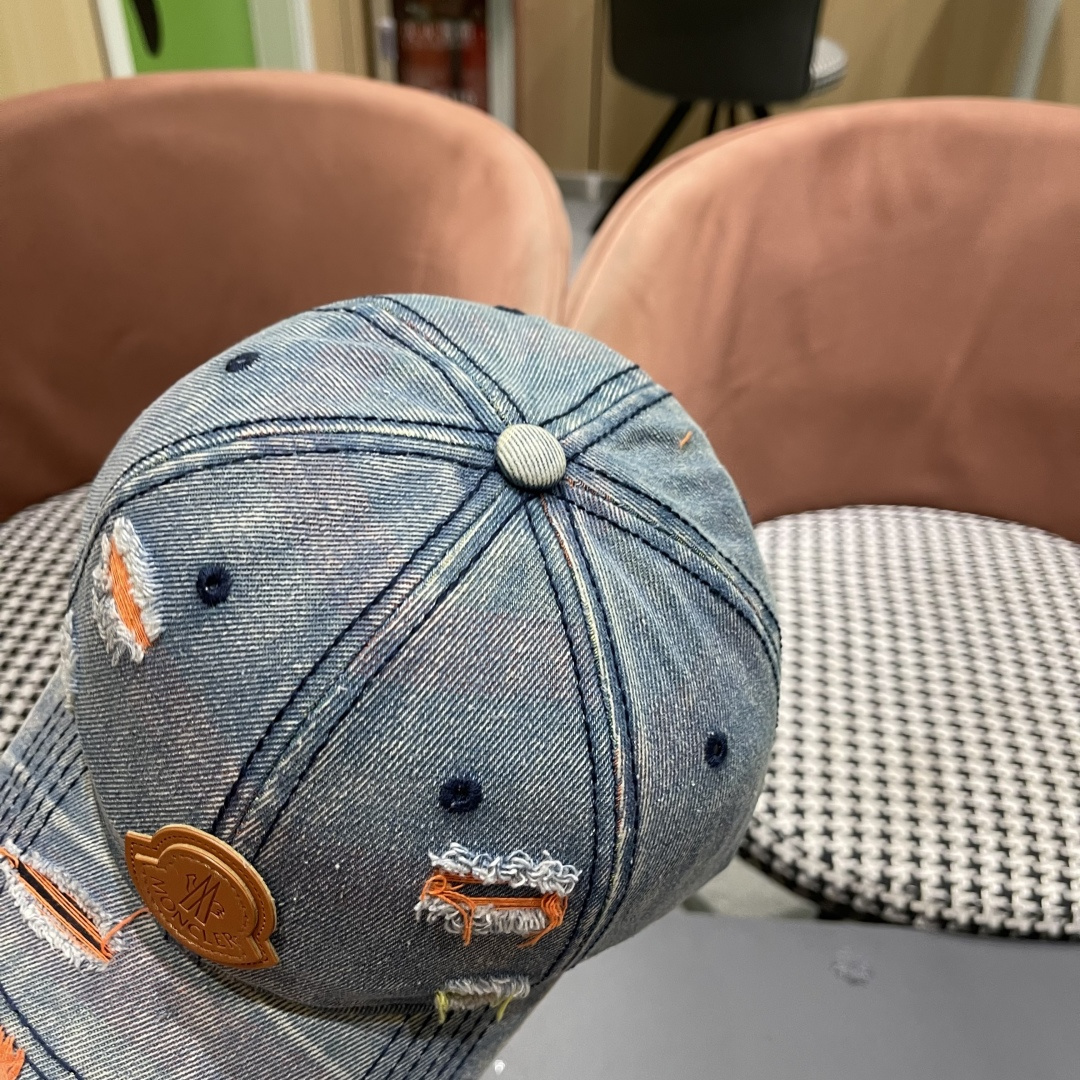 Moncler hat