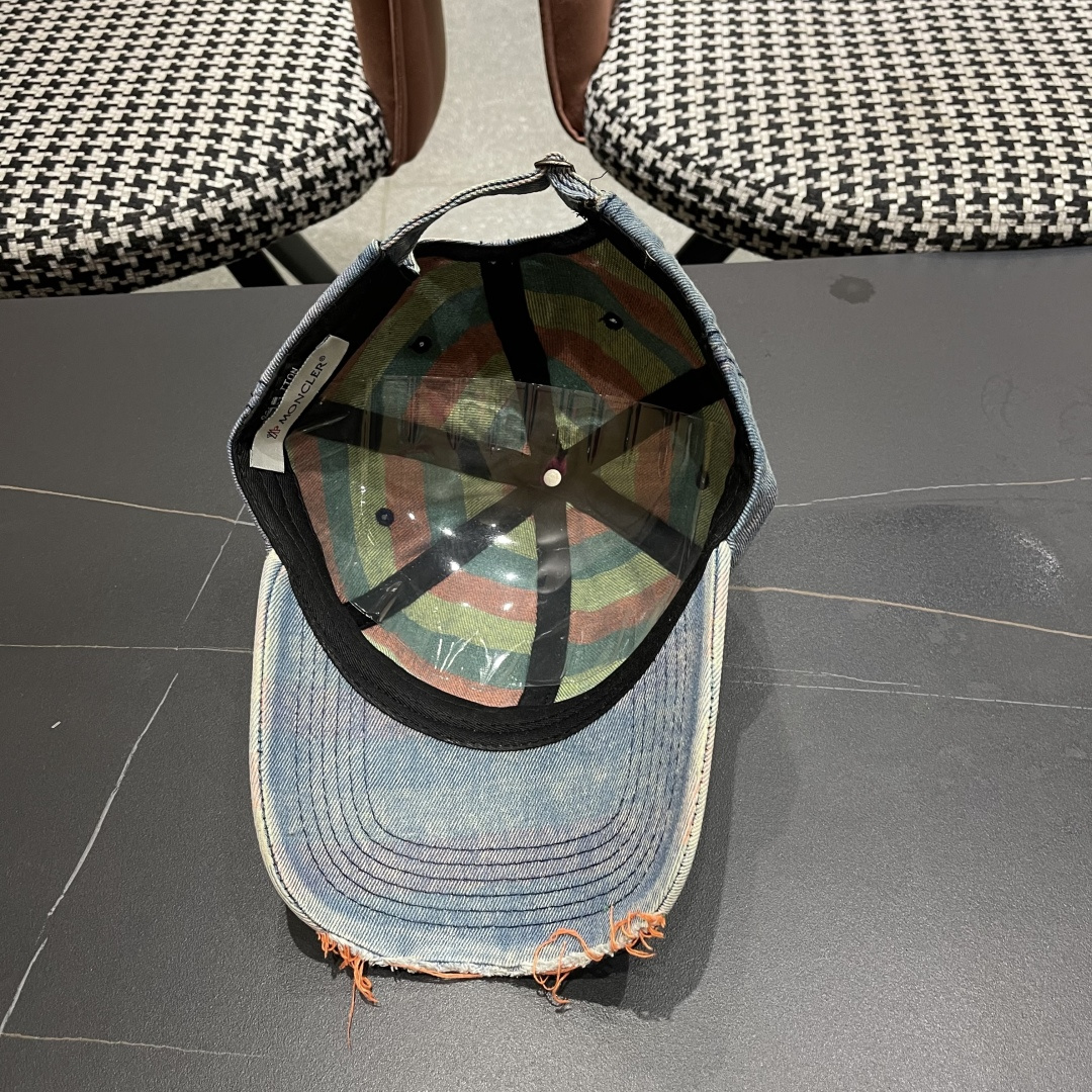 Moncler hat