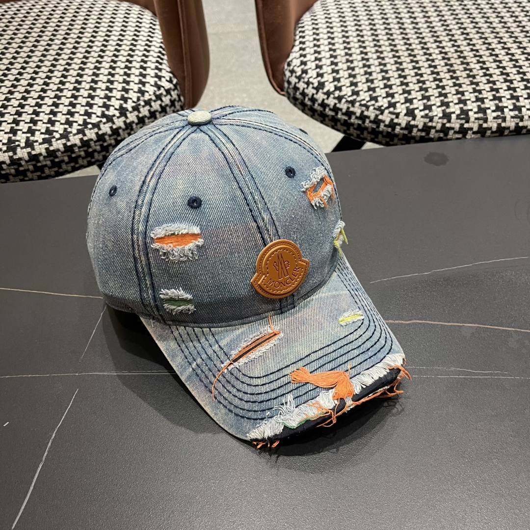 Moncler hat