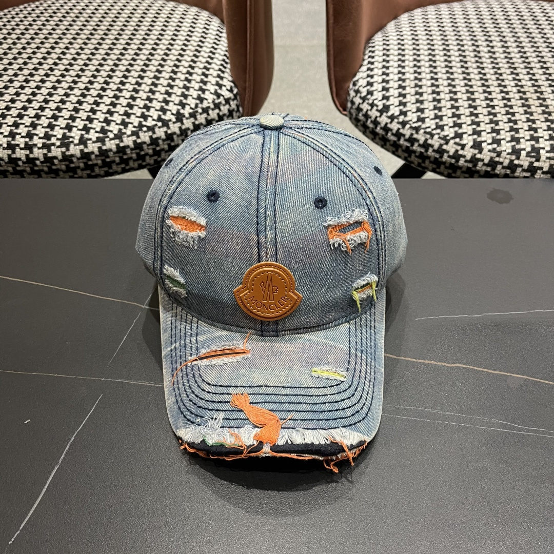 Moncler hat