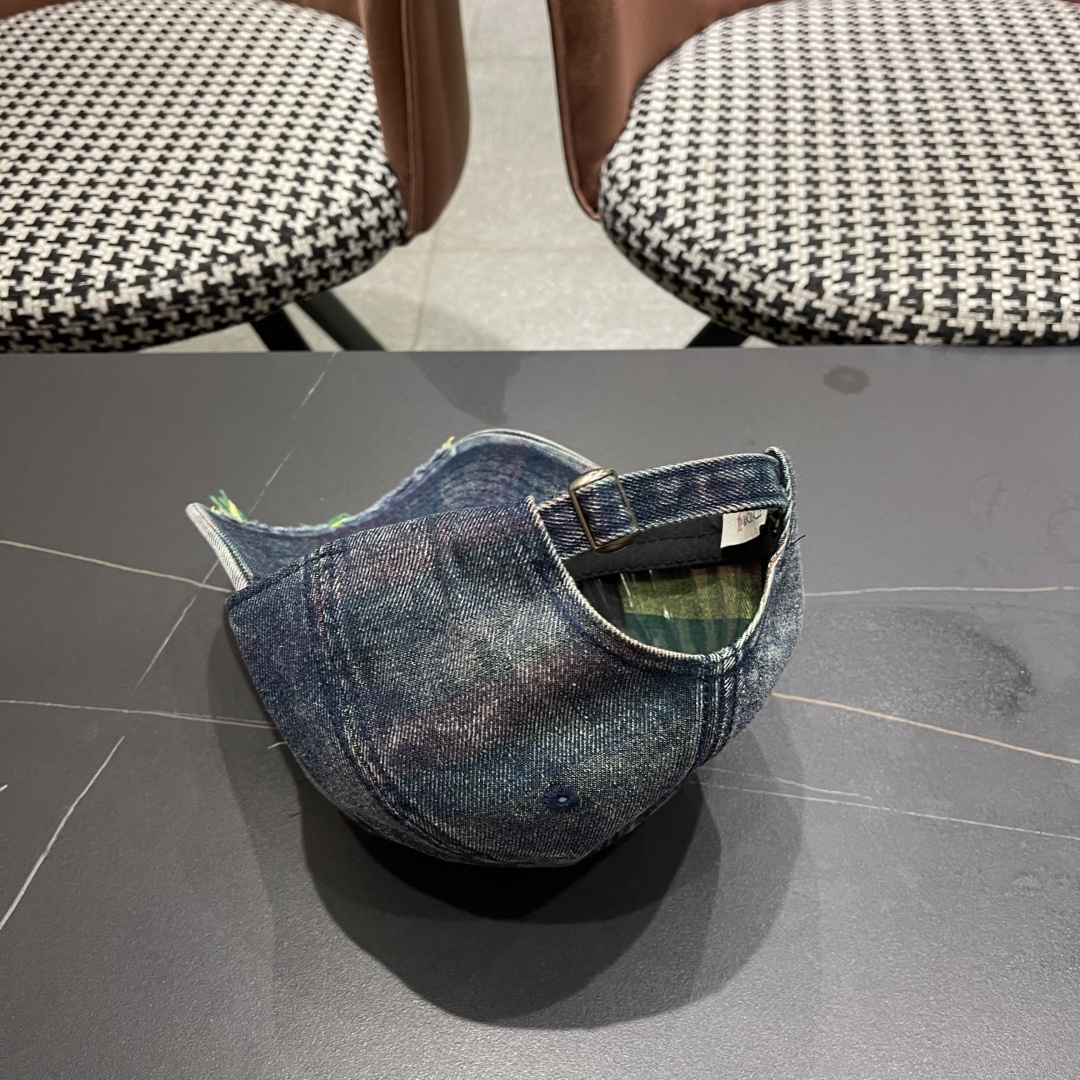 Moncler hat