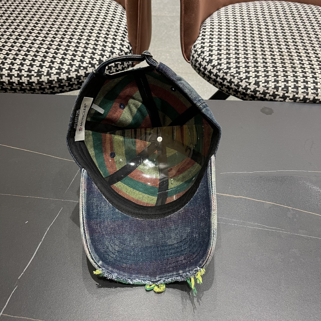 Moncler hat