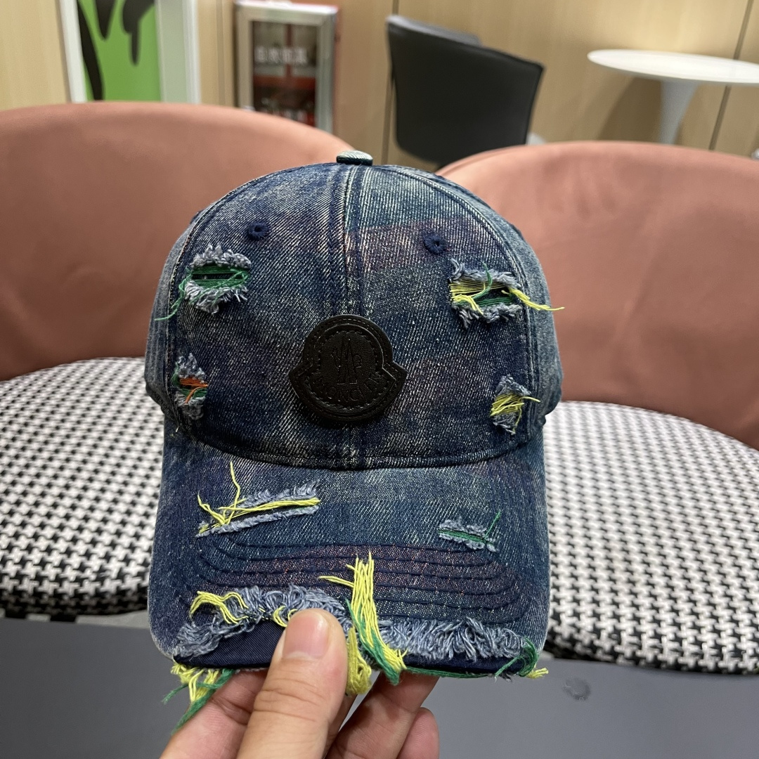 Moncler hat