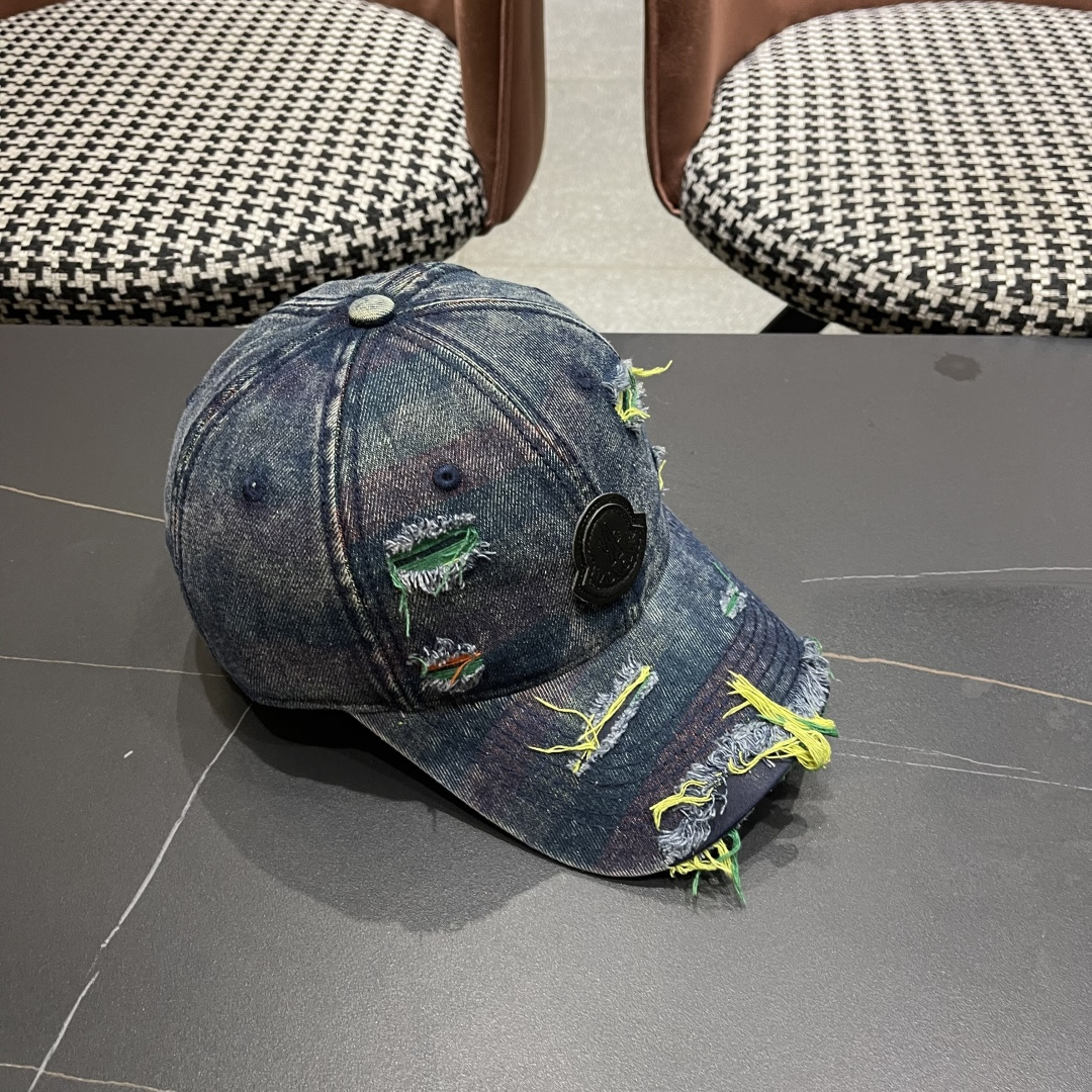 Moncler hat