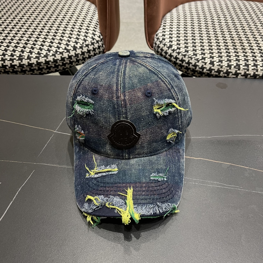 Moncler hat