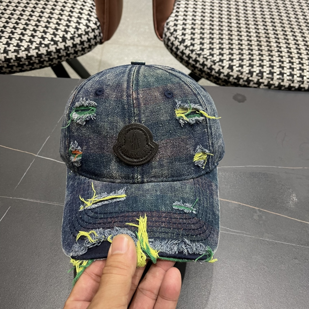 Moncler hat