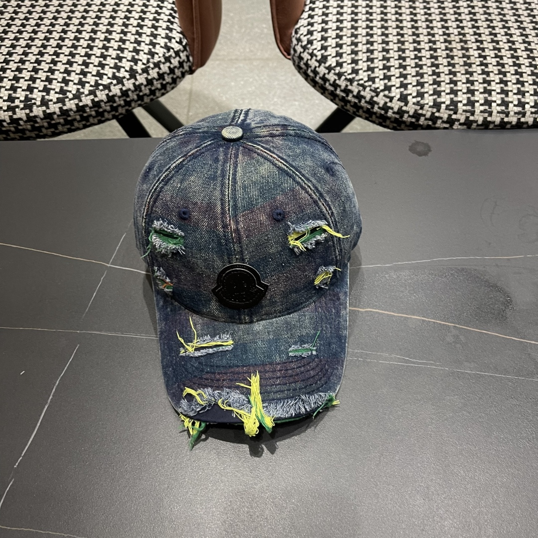 Moncler hat