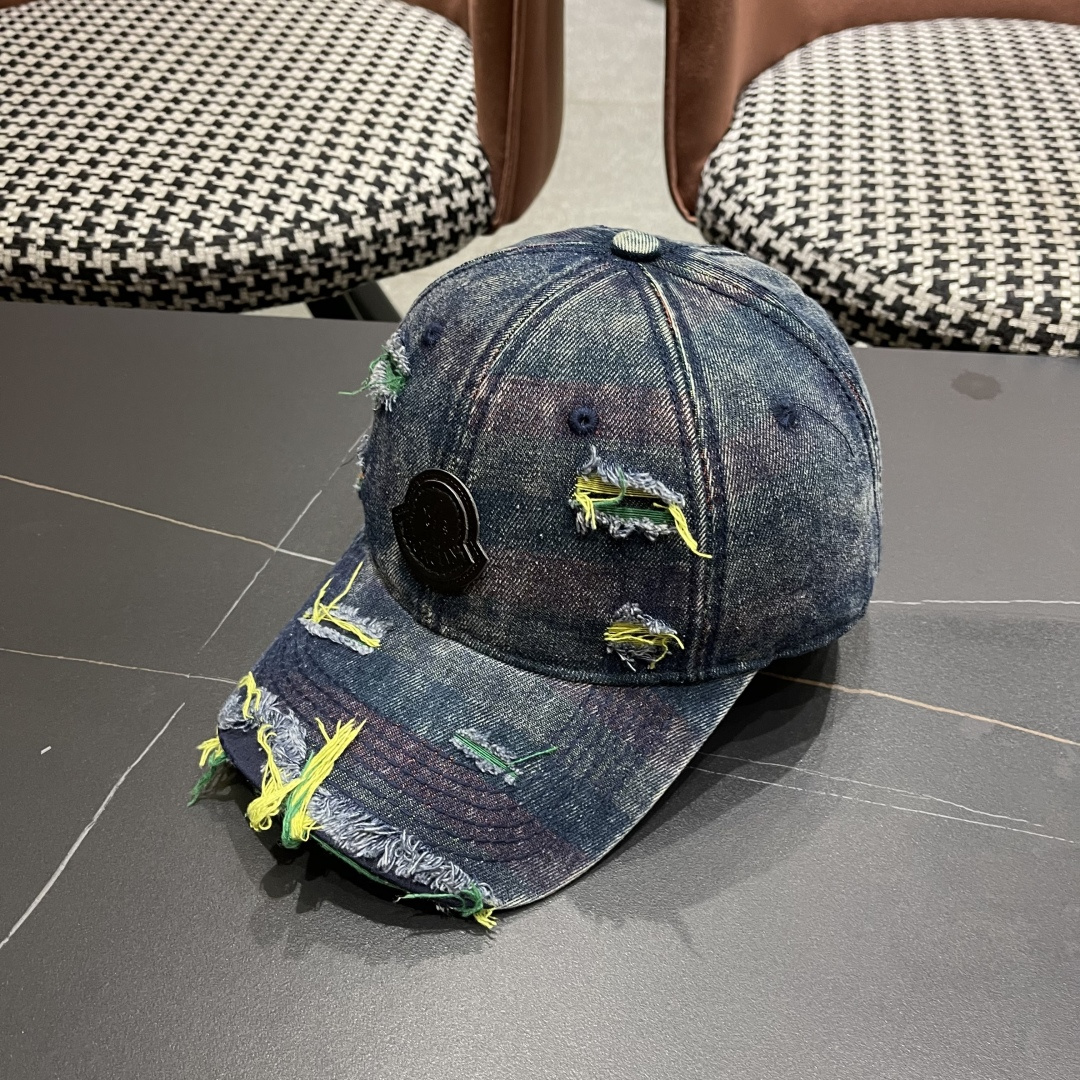 Moncler hat
