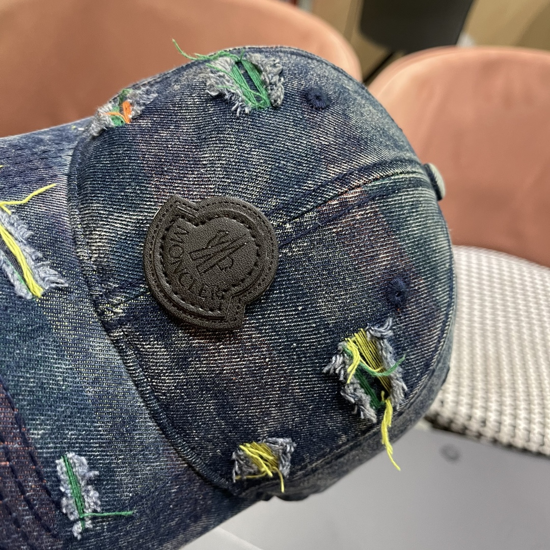 Moncler hat