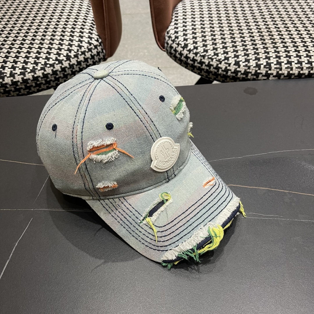 Moncler hat