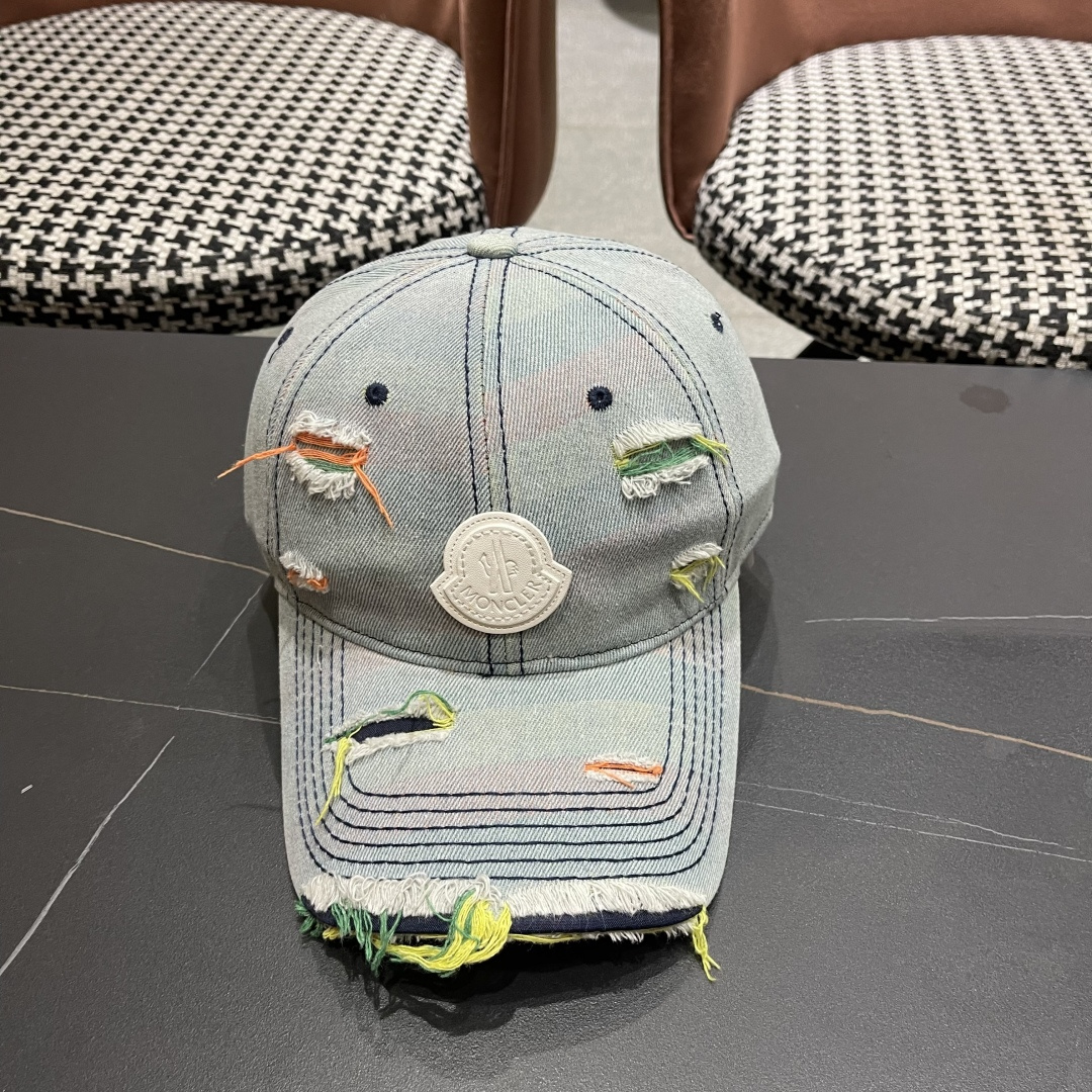 Moncler hat