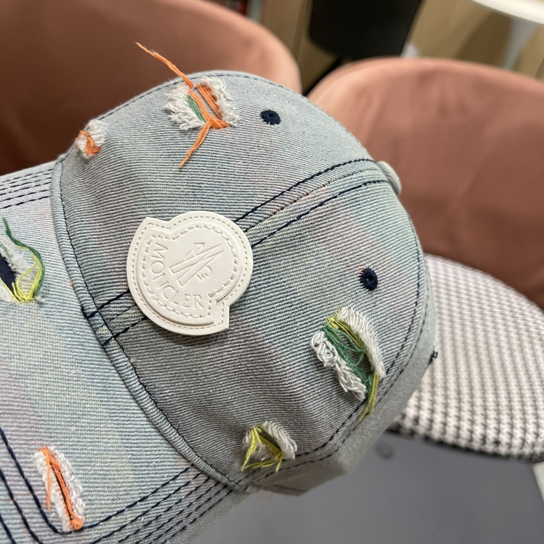 Moncler hat