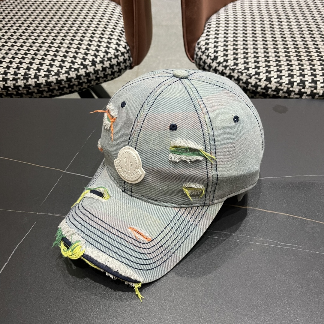 Moncler hat