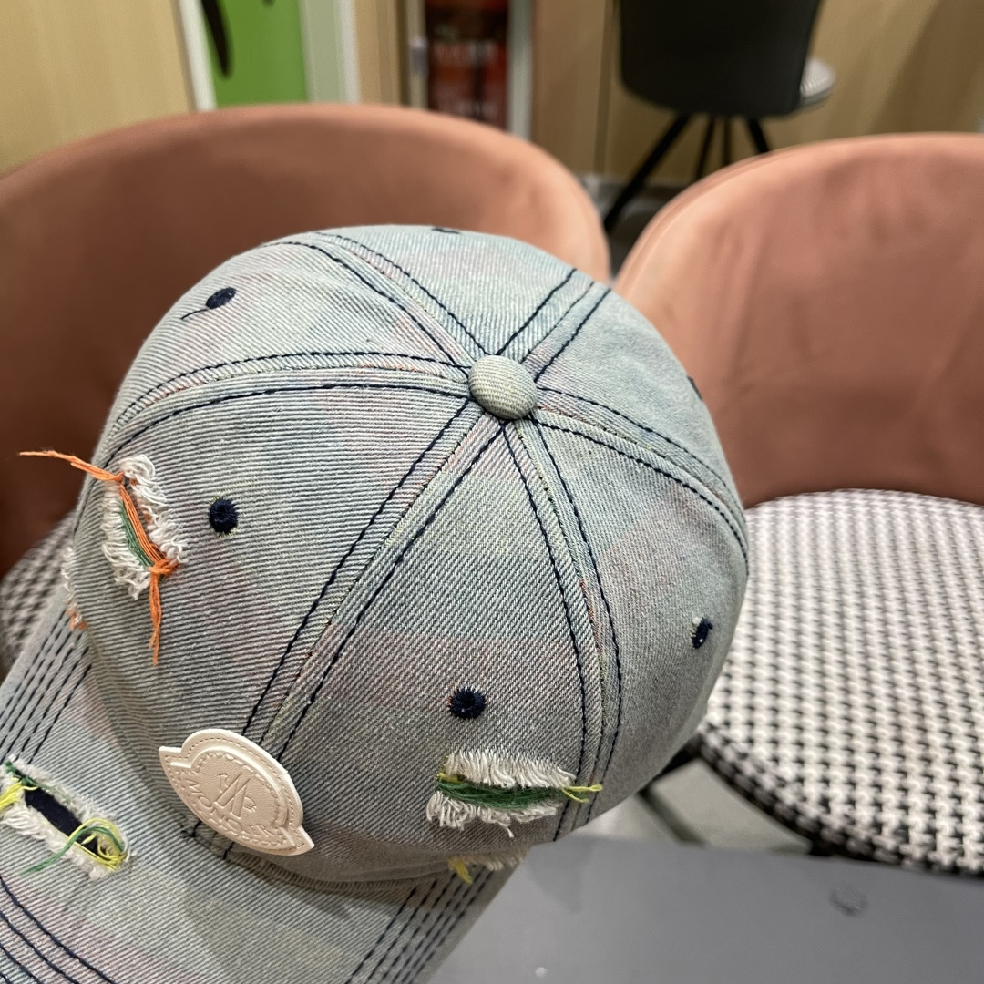 Moncler hat