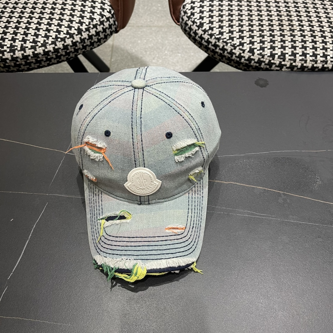 Moncler hat