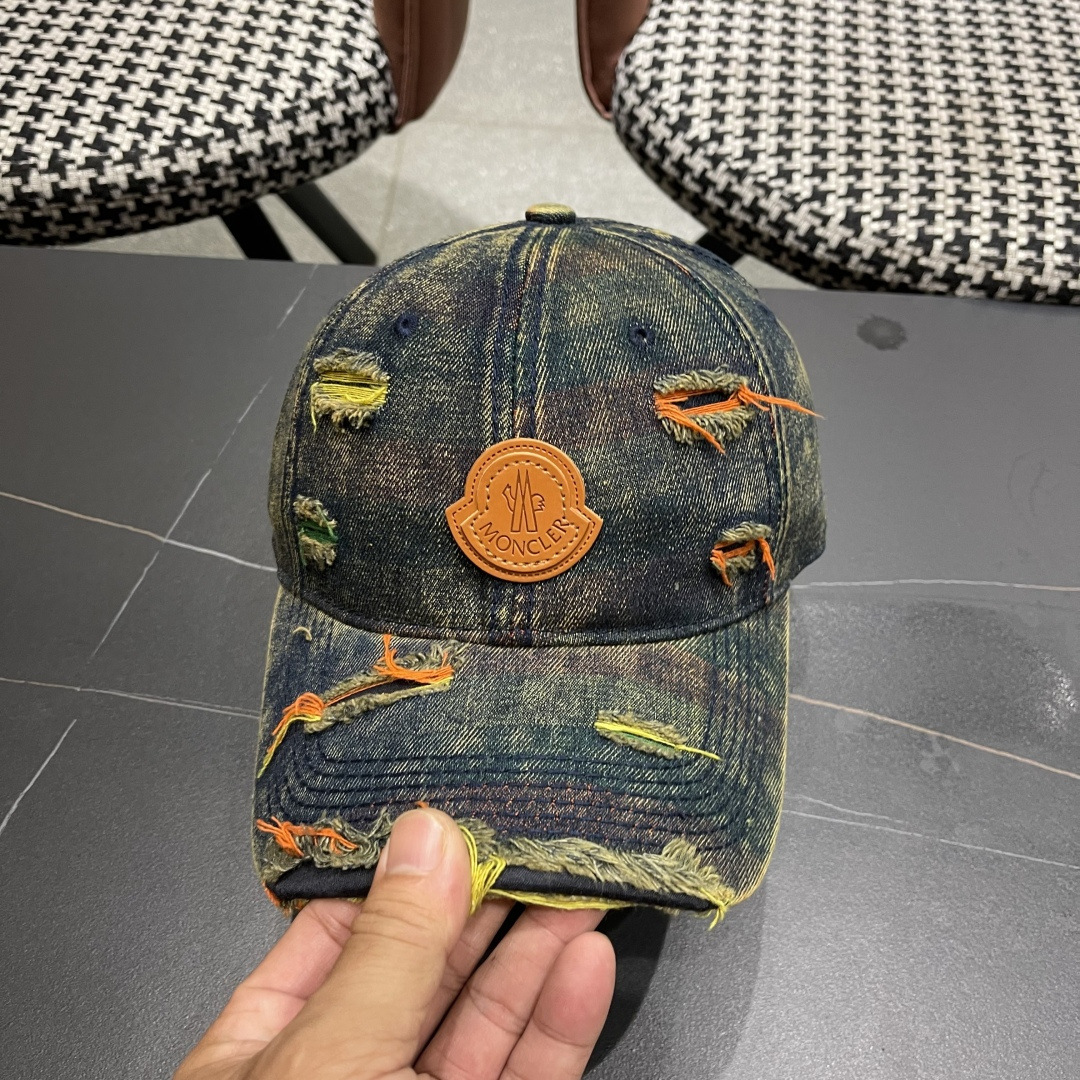 Moncler hat