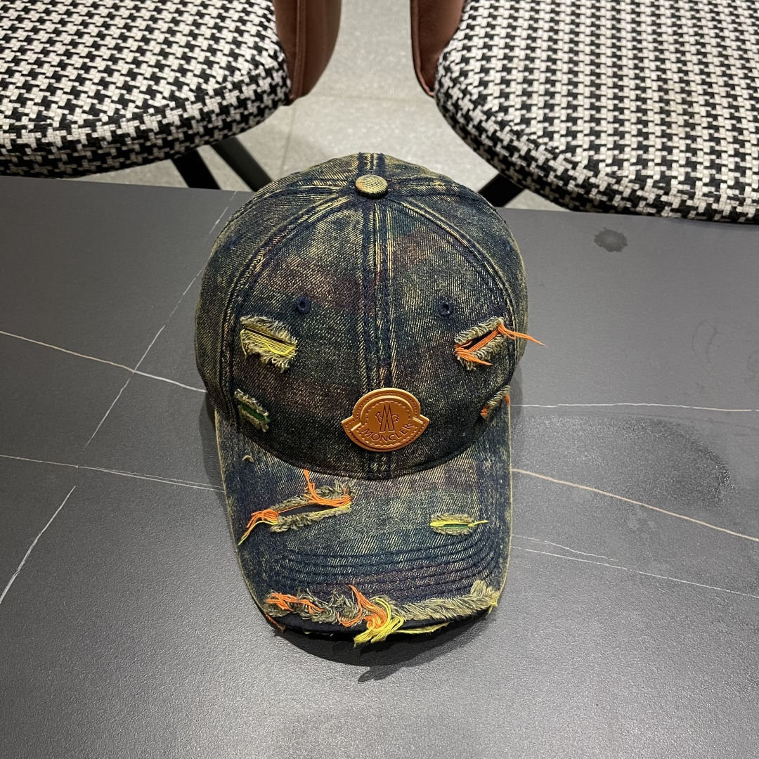 Moncler hat