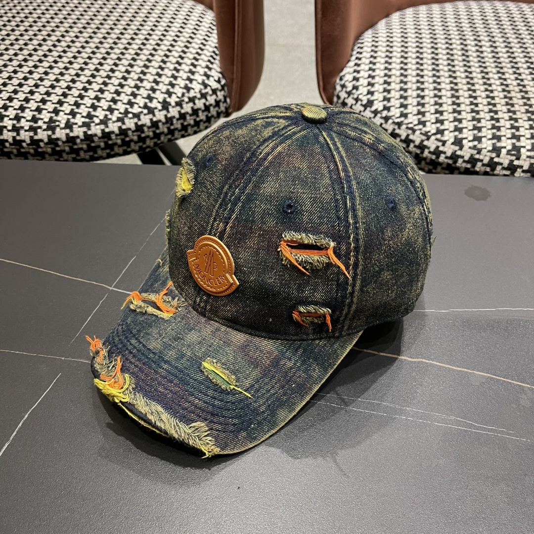 Moncler hat